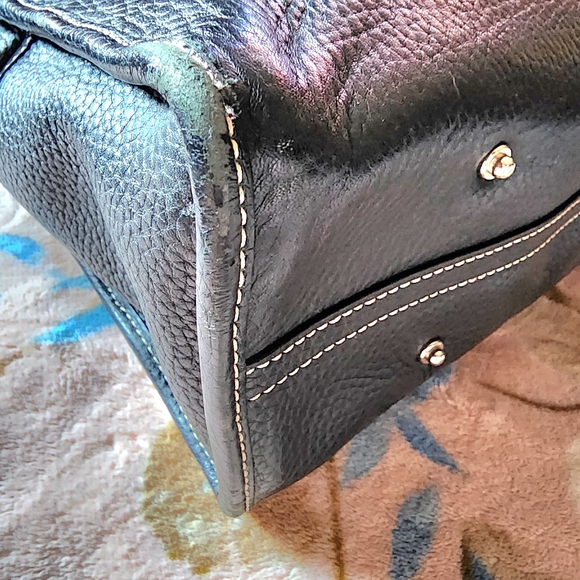 Vintage Dooney and Bourke.  Black  Very clean and well loved. - Picture 14 of 17